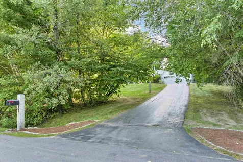 21 Cindy Drive Hooksett NH 03106