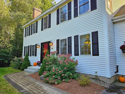 21 Cindy Drive Hooksett NH 03106