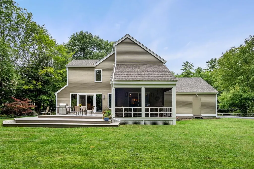 8 Brick Mill Road Bedford NH 03110