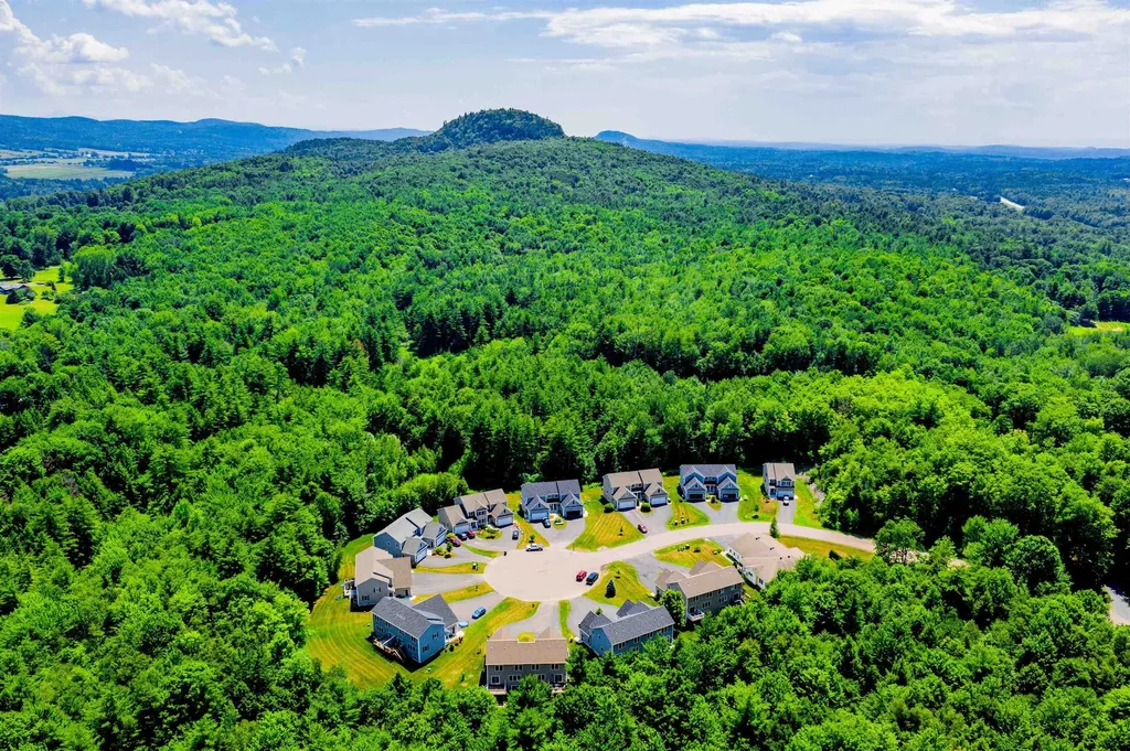 230 B Ledgewood Lane Georgia VT 05468
