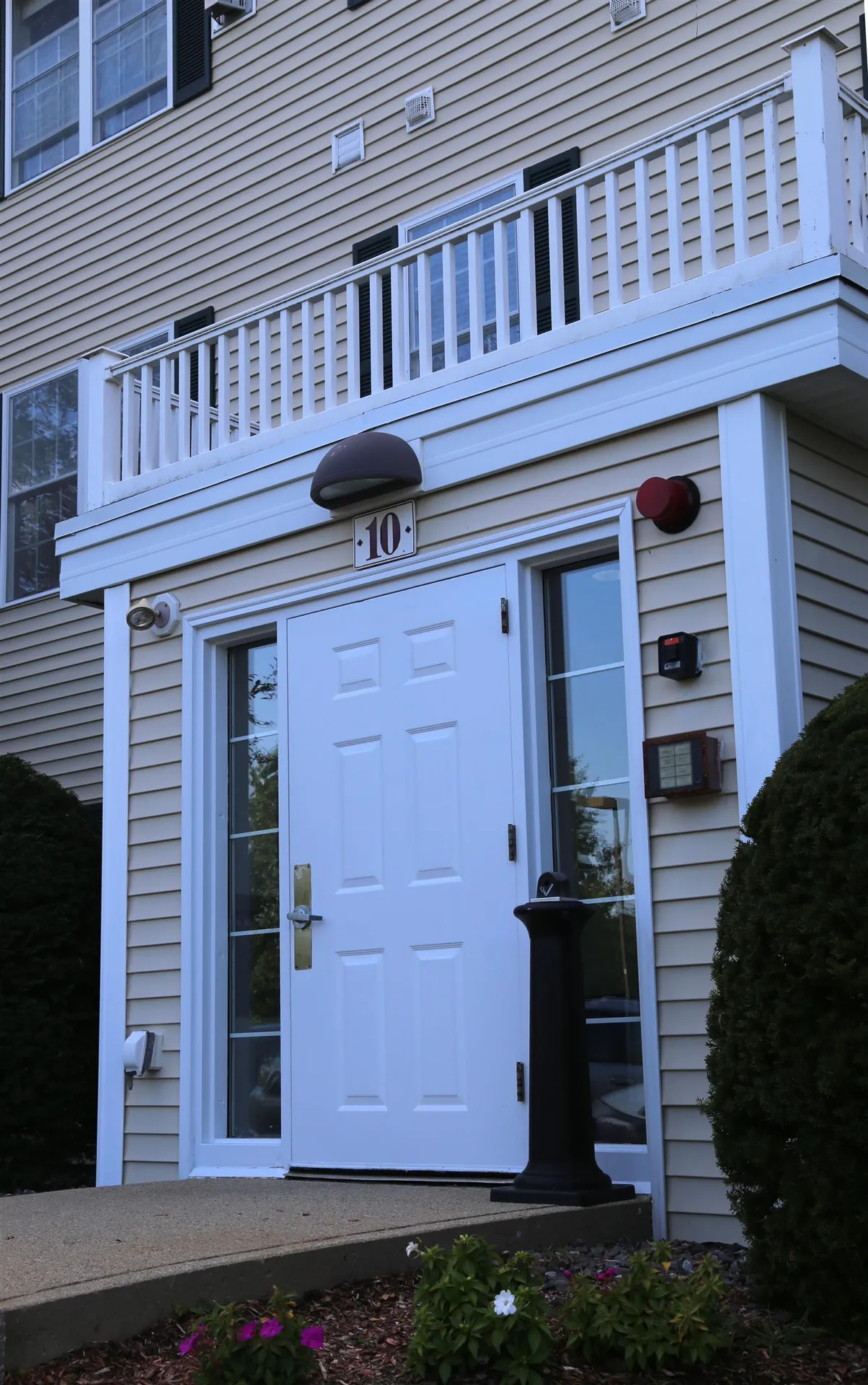 10 Vista Ridge Drive Londonderry NH 03053