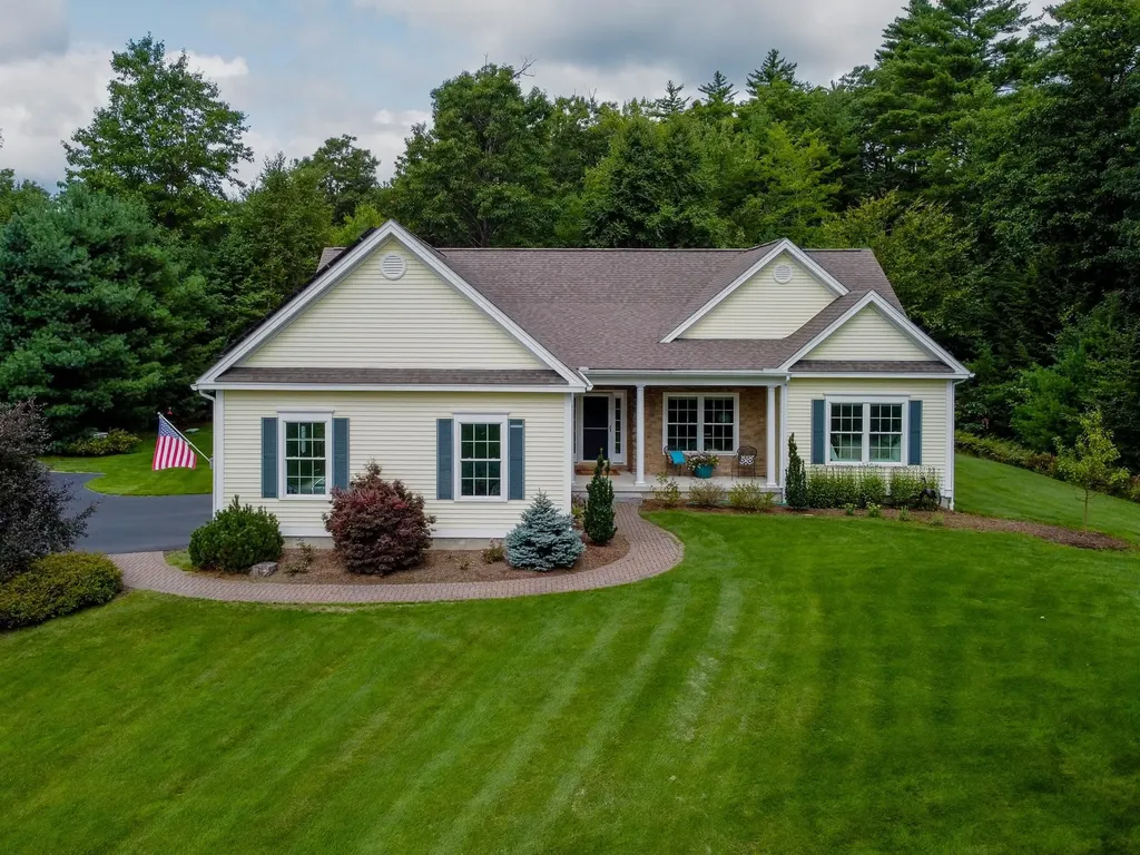 6 Swan Circle Concord NH 03301