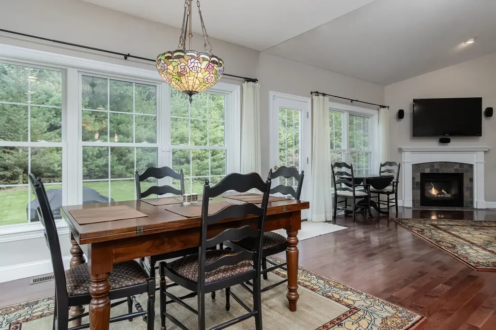 6 Swan Circle Concord NH 03301