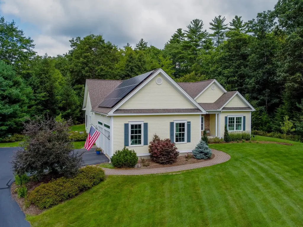 6 Swan Circle Concord NH 03301