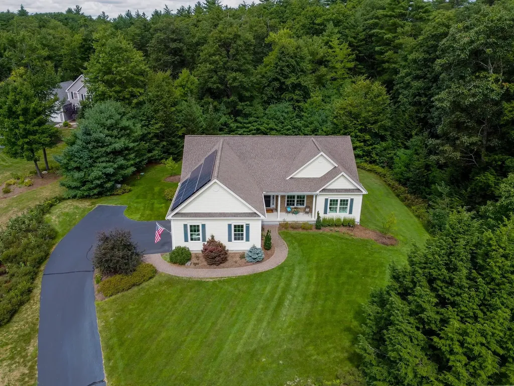 6 Swan Circle Concord NH 03301
