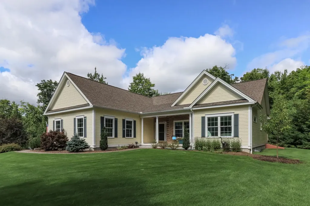 6 Swan Circle Concord NH 03301