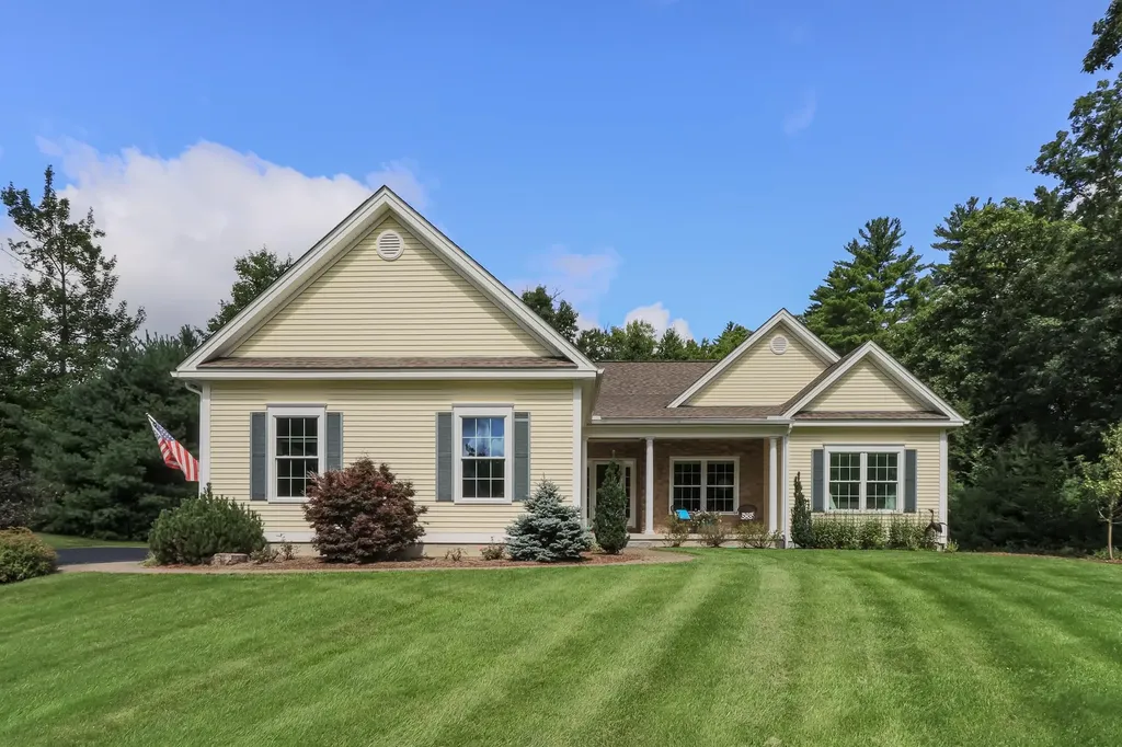 6 Swan Circle Concord NH 03301