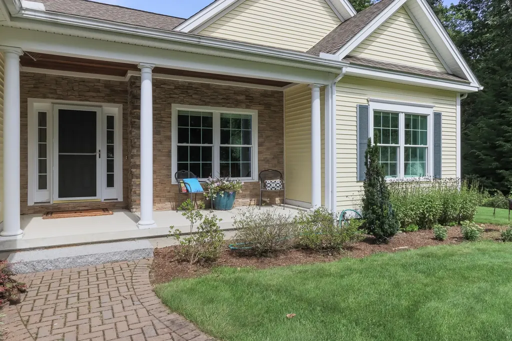 6 Swan Circle Concord NH 03301
