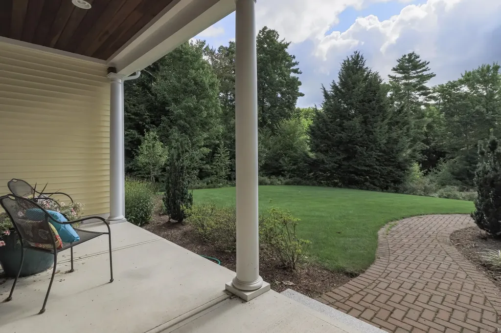 6 Swan Circle Concord NH 03301