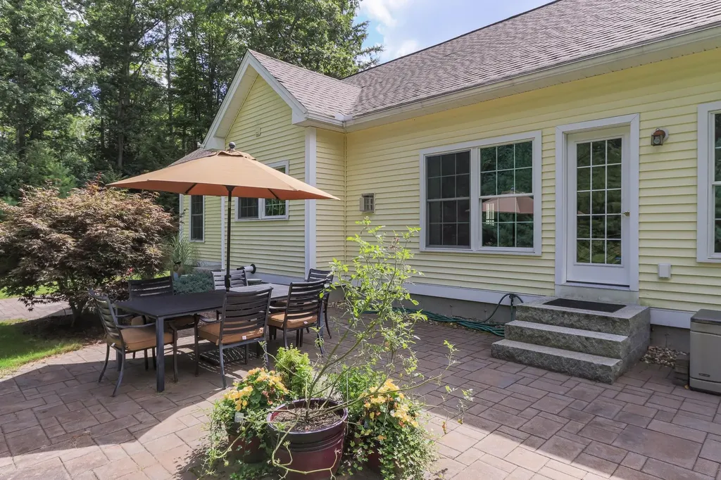 6 Swan Circle Concord NH 03301