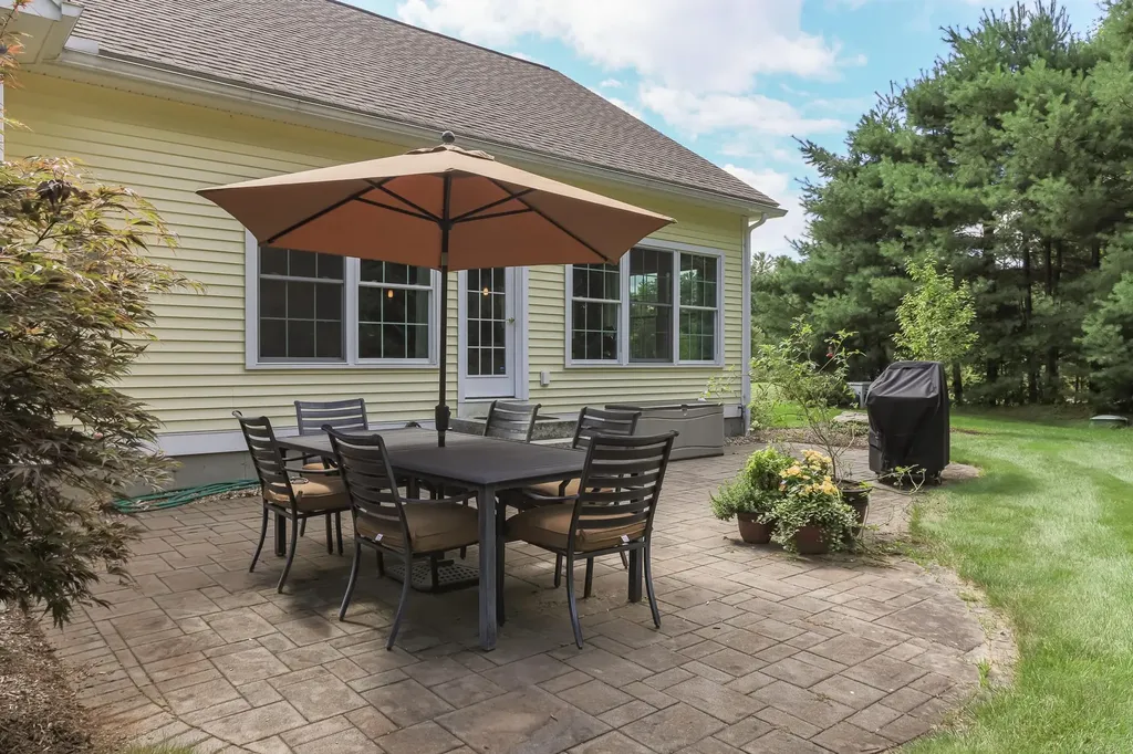 6 Swan Circle Concord NH 03301
