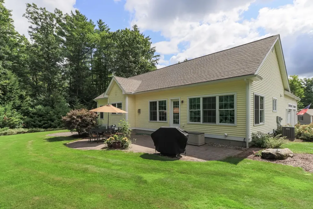 6 Swan Circle Concord NH 03301