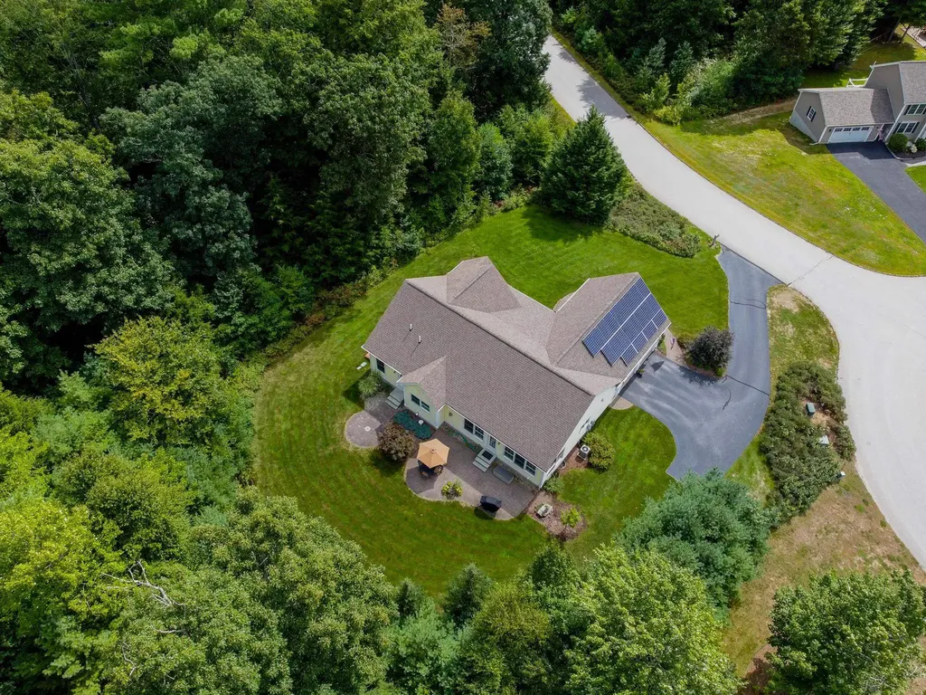 6 Swan Circle Concord NH 03301