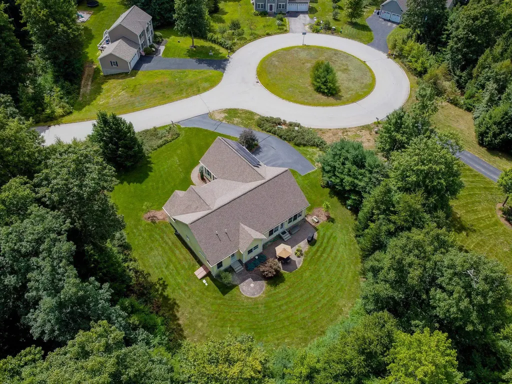6 Swan Circle Concord NH 03301