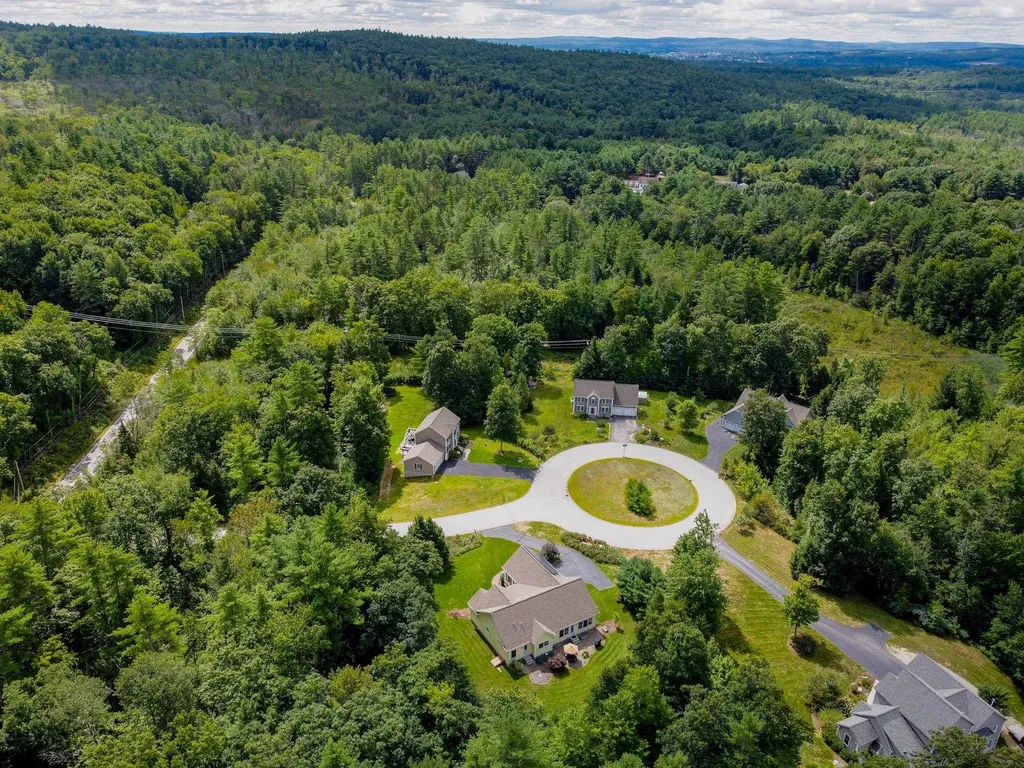 6 Swan Circle Concord NH 03301