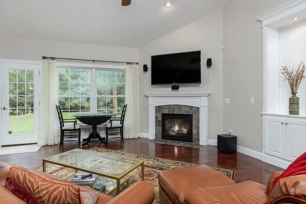 6 Swan Circle Concord NH 03301