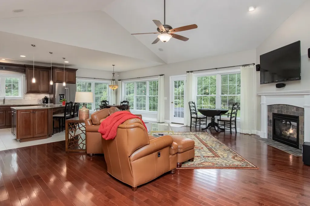 6 Swan Circle Concord NH 03301