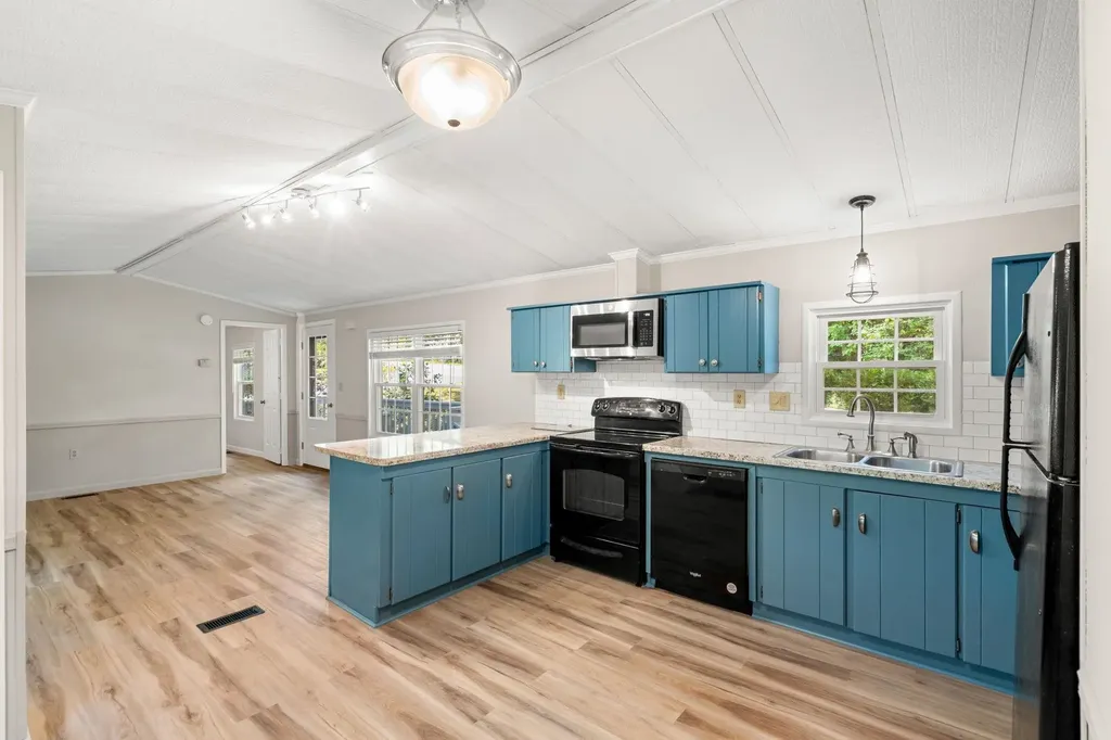 27 Sierra Drive Jaffrey NH 03452
