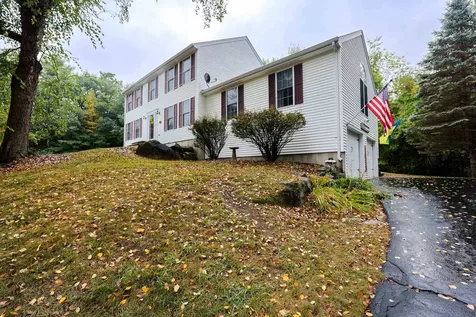 9 Cross Drive Brentwood NH 03833