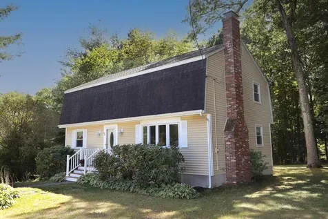 23 Crestwood Circle Salem NH 03079