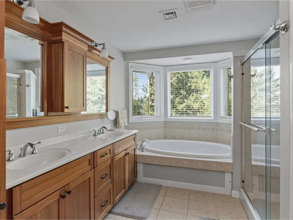 15 Hummingbird Lane South Burlington VT 05403
