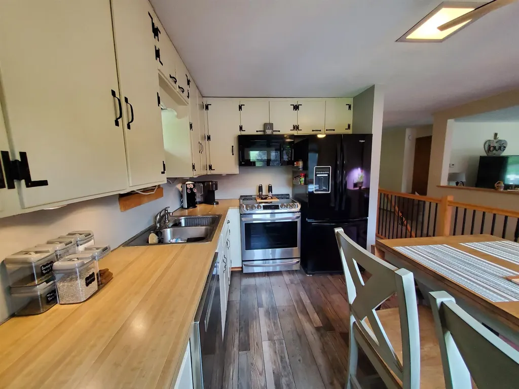 31 Warren Road Enfield NH 03748