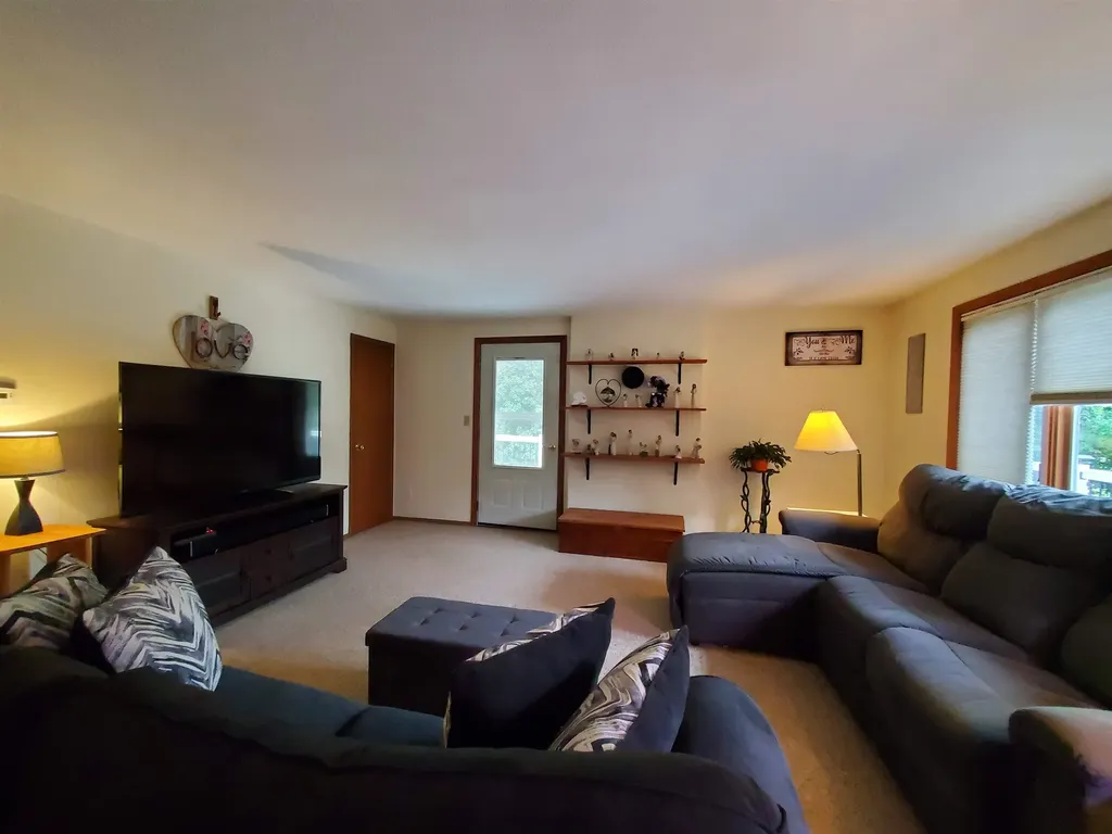 31 Warren Road Enfield NH 03748