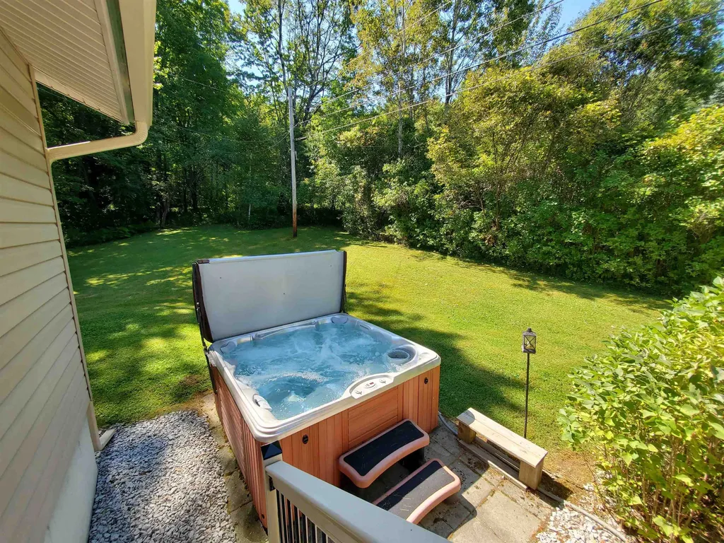 31 Warren Road Enfield NH 03748