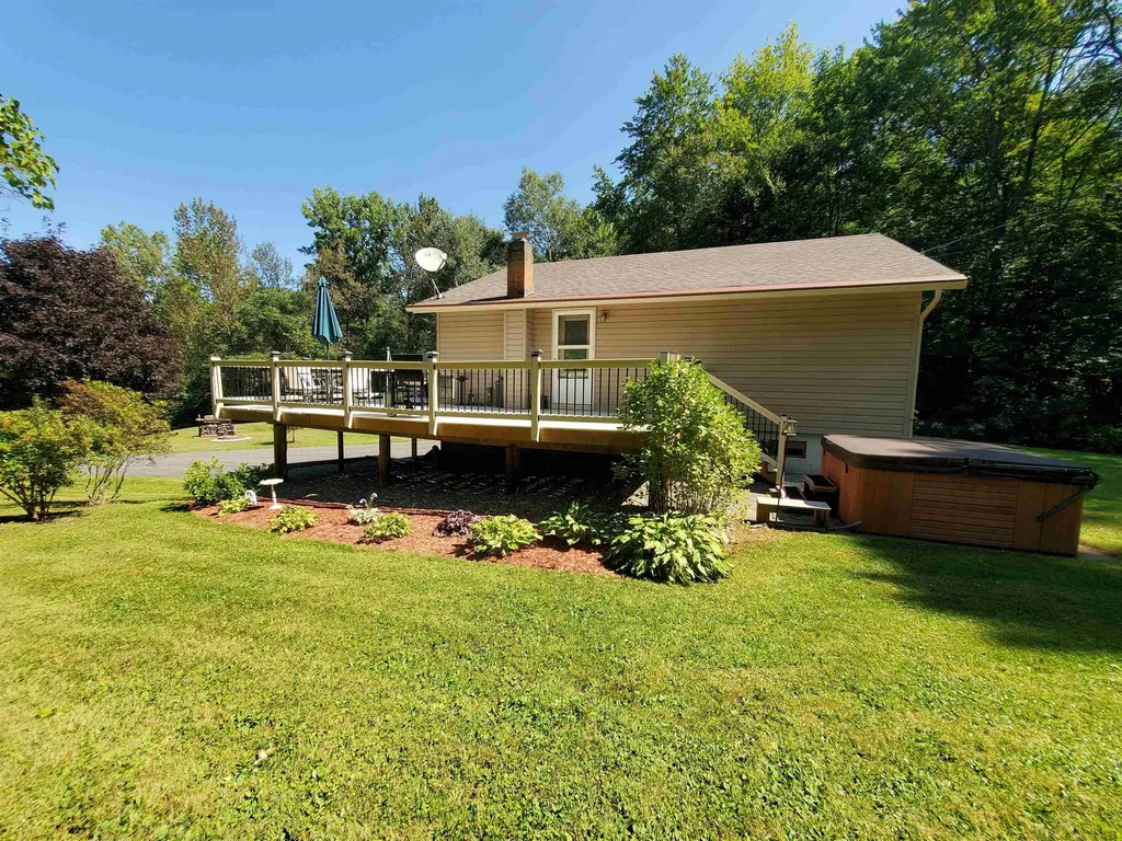31 Warren Road Enfield NH 03748