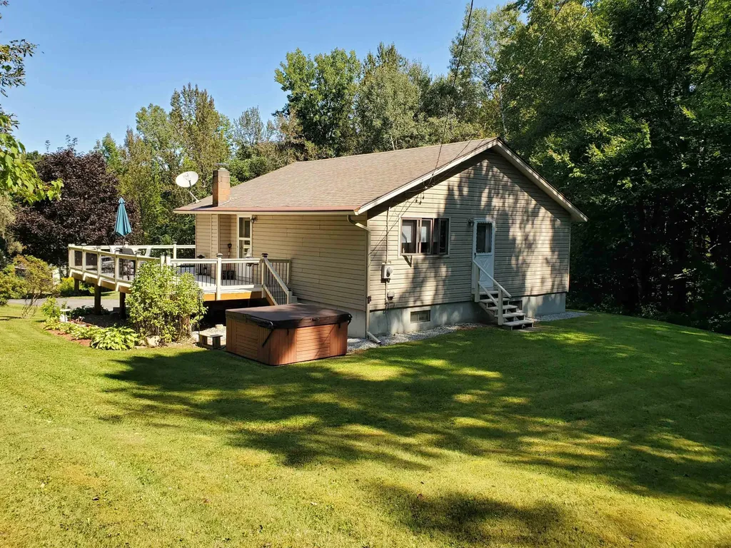 31 Warren Road Enfield NH 03748