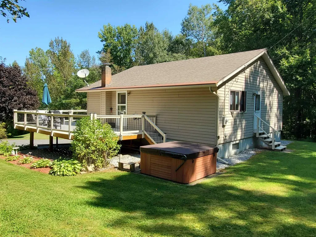 31 Warren Road Enfield NH 03748