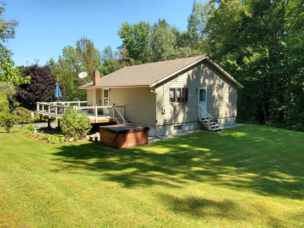31 Warren Road Enfield NH 03748