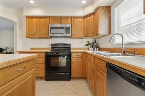 39 Serenity Way Manchester NH 03104