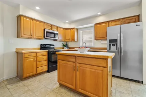 39 Serenity Way Manchester NH 03104