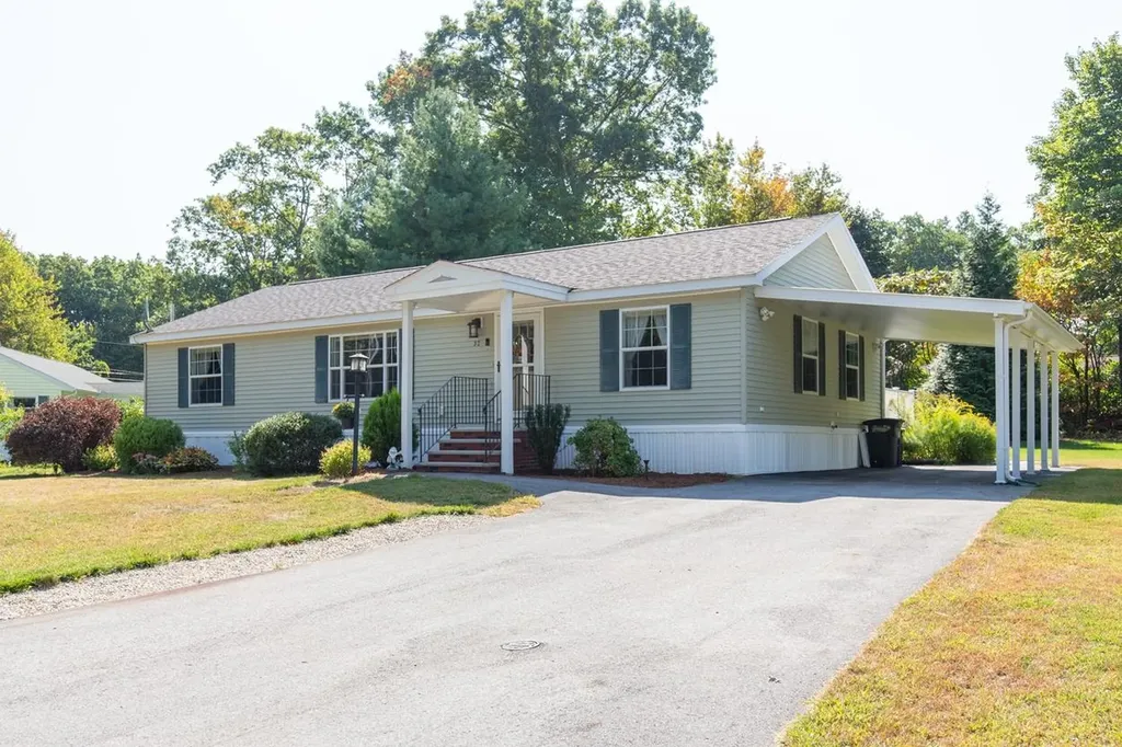 58 Campbell Street Salem NH 03079