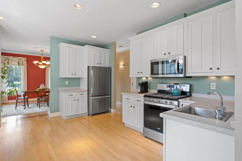 8 Oakmont Drive Concord NH 03301