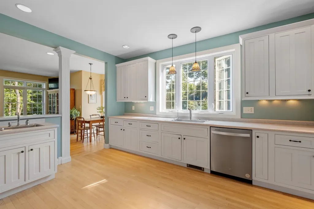 8 Oakmont Drive Concord NH 03301