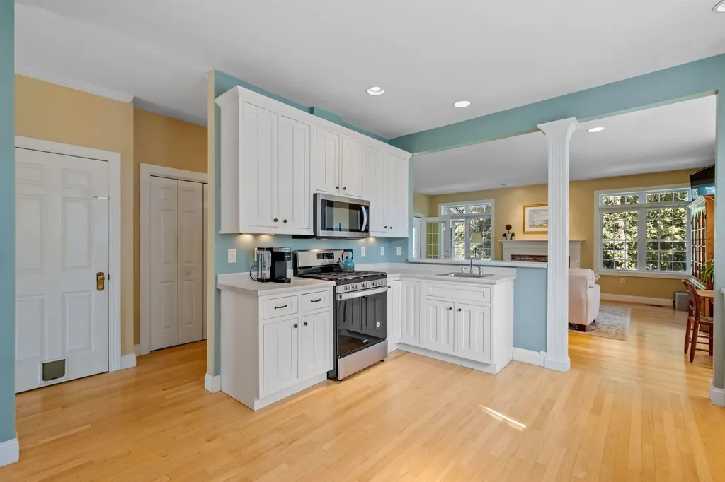 8 Oakmont Drive Concord NH 03301