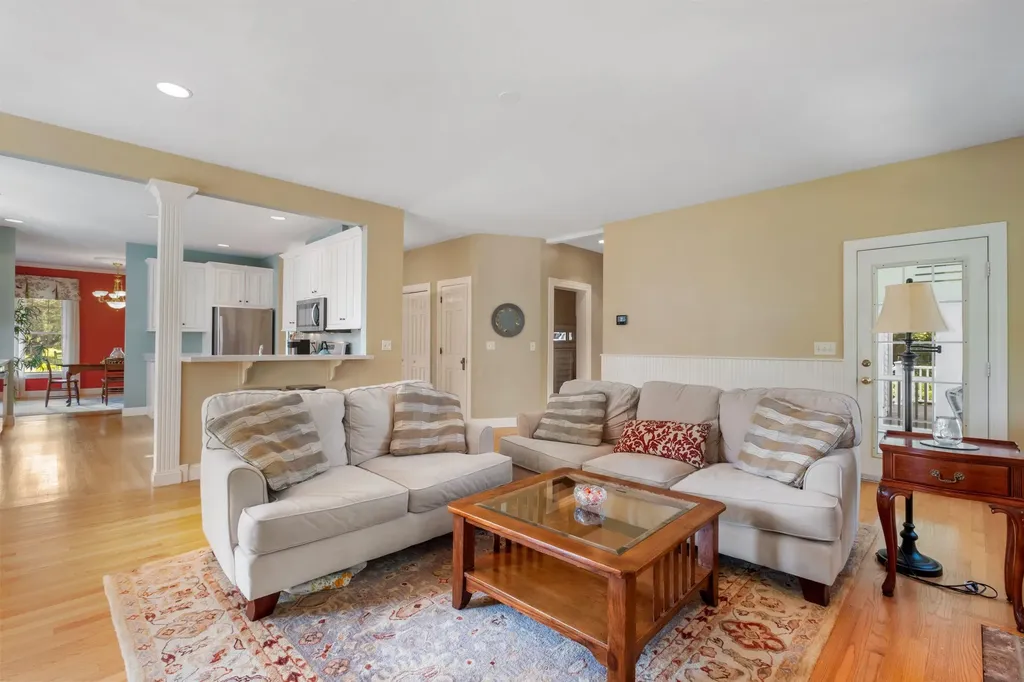 8 Oakmont Drive Concord NH 03301