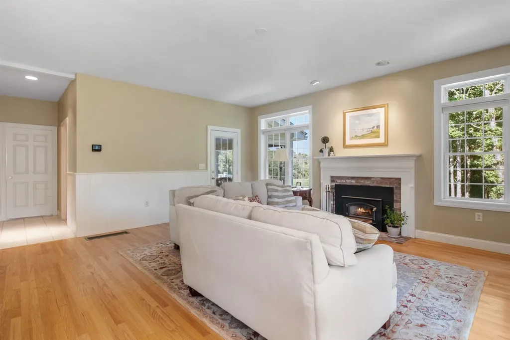 8 Oakmont Drive Concord NH 03301