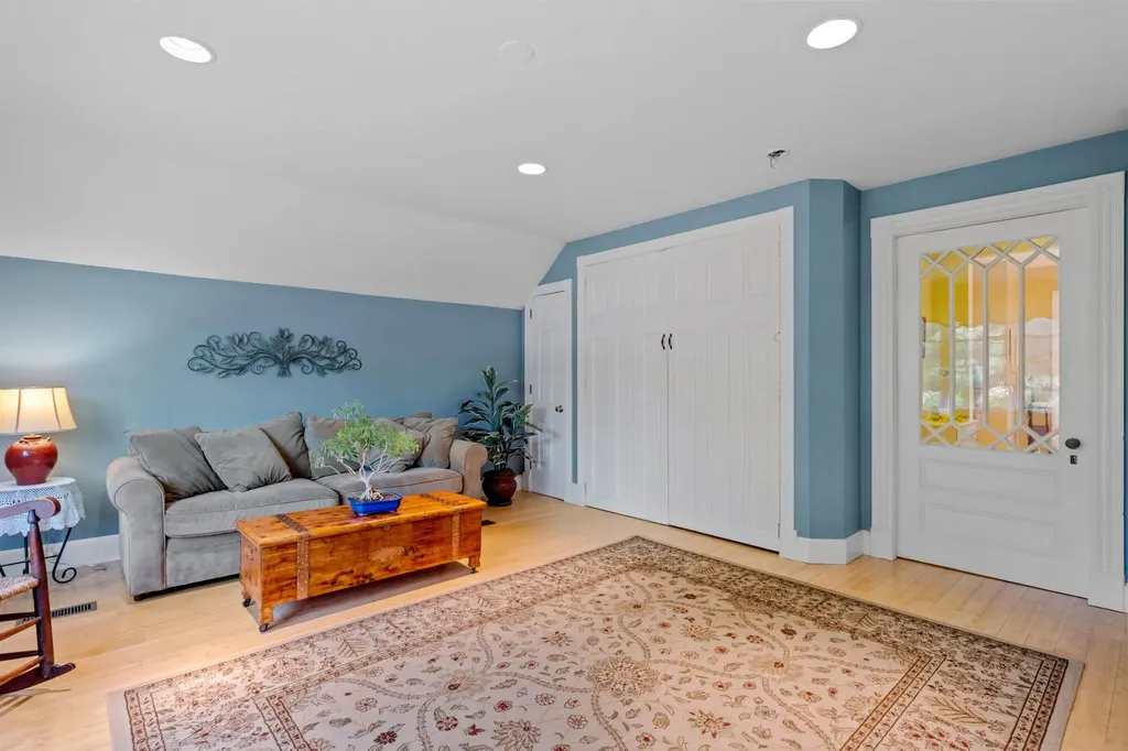8 Oakmont Drive Concord NH 03301