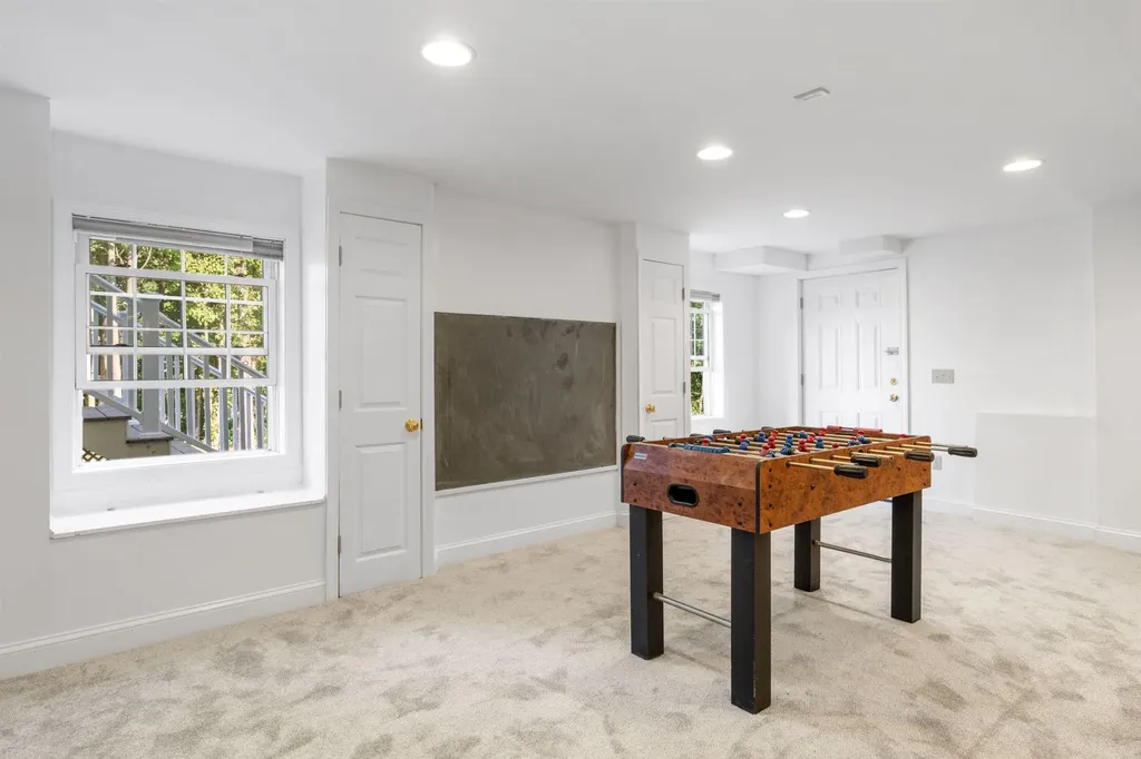 8 Oakmont Drive Concord NH 03301