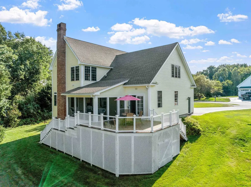 8 Oakmont Drive Concord NH 03301