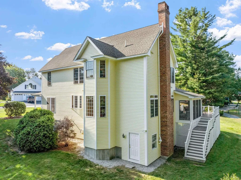 8 Oakmont Drive Concord NH 03301
