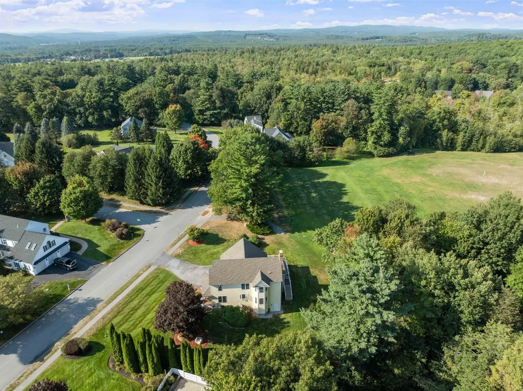 8 Oakmont Drive Concord NH 03301