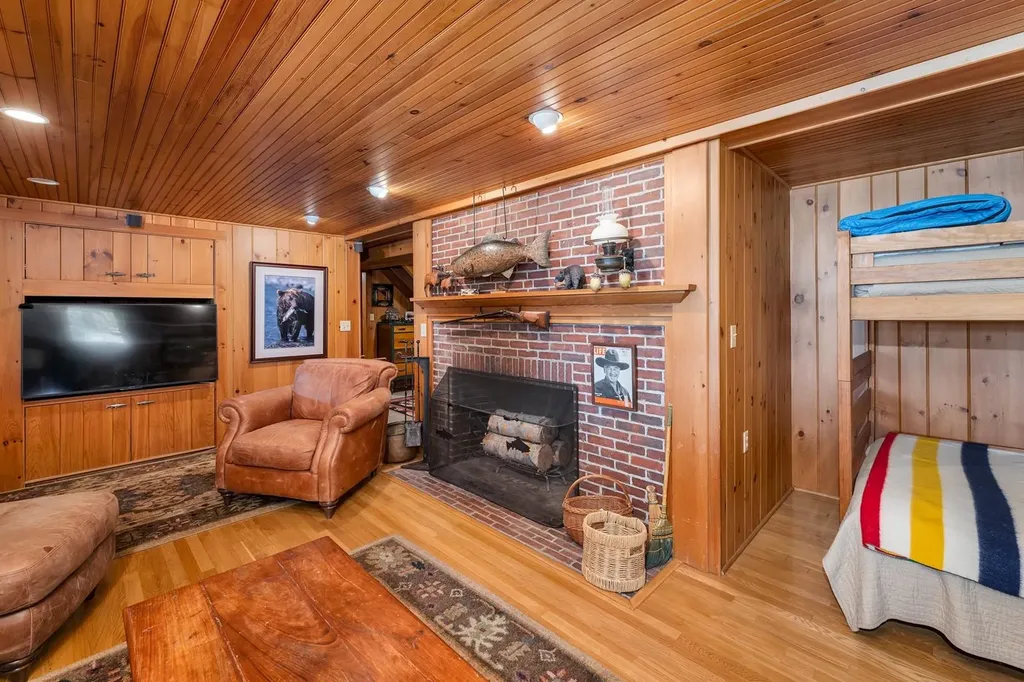 318 Governor Wentworth Highway Tuftonboro NH 03816