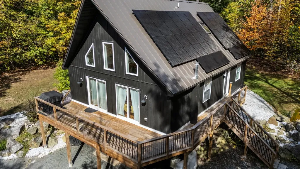 34 High Pond Road Grantham NH 03753