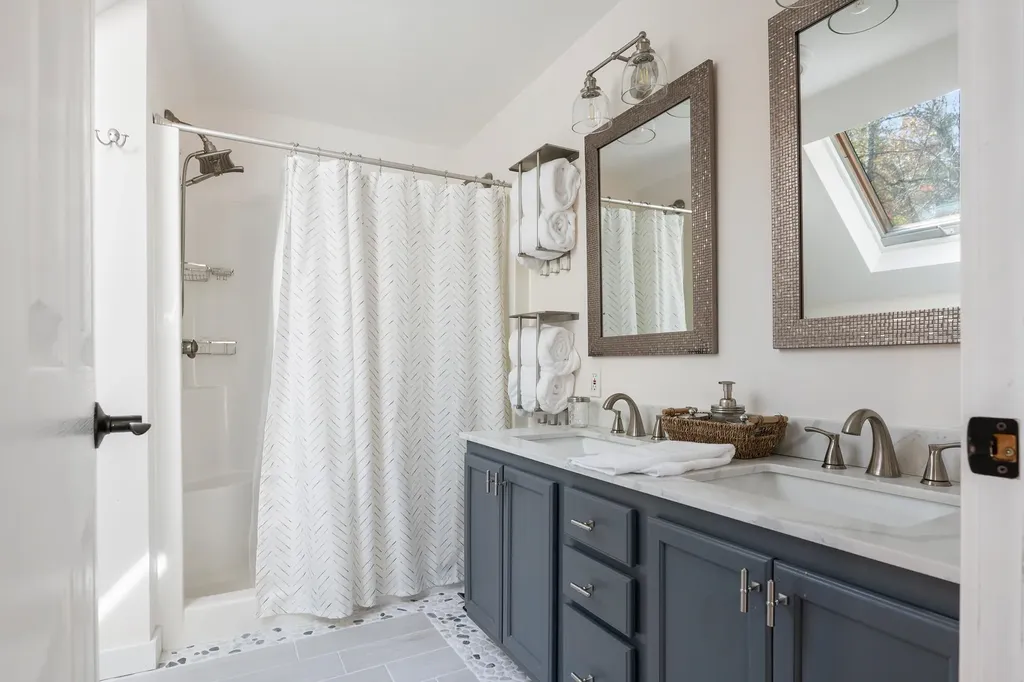 34 High Pond Road Grantham NH 03753