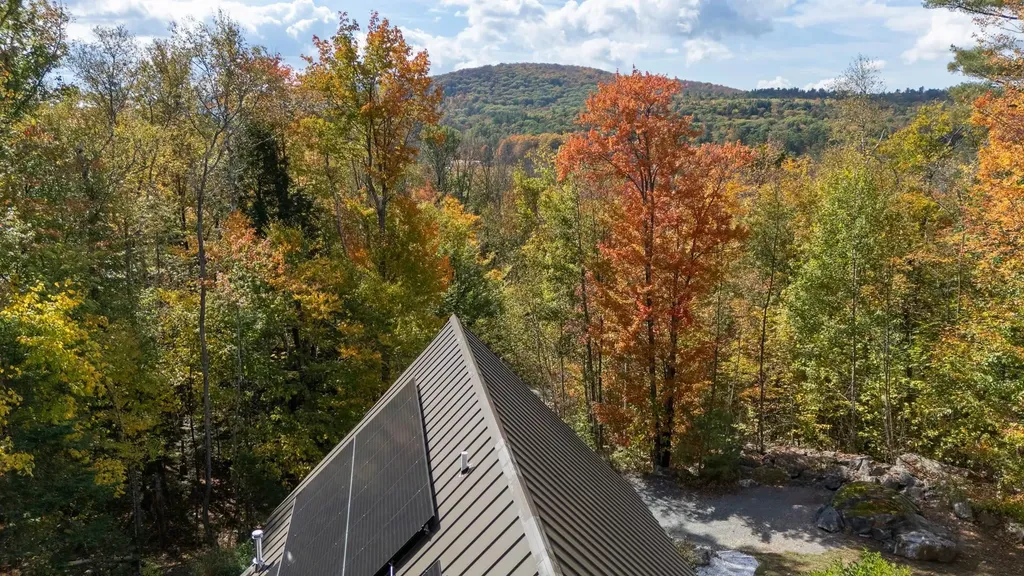 34 High Pond Road Grantham NH 03753