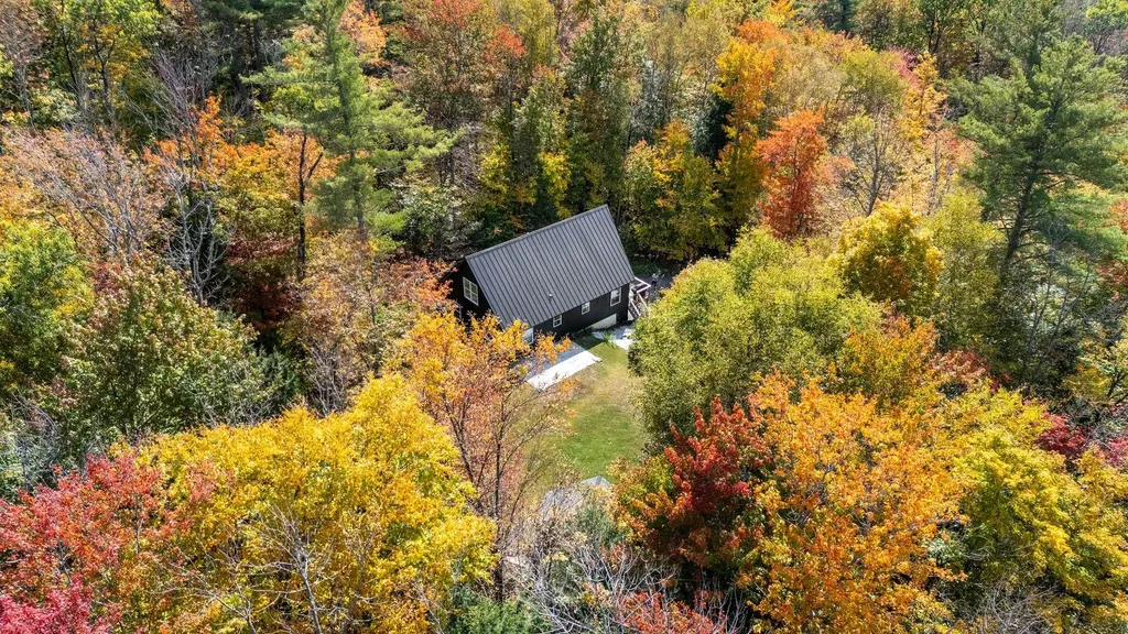 34 High Pond Road Grantham NH 03753